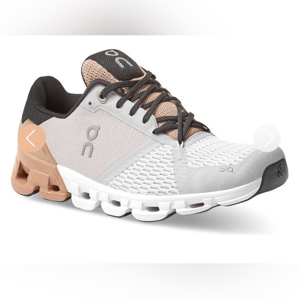 ON RUNNING W CLOUDFLYER 3